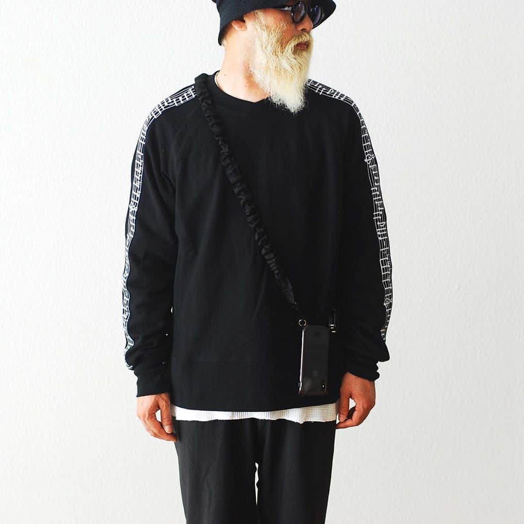 のインスタグラム：「_ Engineered Garments / エンジニアードガーメンツ “Raglan Crew w/Tape - Fleece” ¥20,900- _ 〈online store / @digital_mountain〉 https://www.digital-mountain.net/shopdetail/000000012307/ _ 【オンラインストア#DigitalMountain へのご注文】 *24時間受付 *15時までのご注文で即日発送 * 1万円以上ご購入で送料無料 tel：084-973-8204 _ We can send your order overseas. Accepted payment method is by PayPal or credit card only. (AMEX is not accepted)  Ordering procedure details can be found here. >>http://www.digital-mountain.net/html/page56.html  _ #NEPENTHES #EngineeredGarments #ネペンテス #エンジニアードガーメンツ _ 本店：#WonderMountain  blog>> http://wm.digital-mountain.info _ 〒720-0044  広島県福山市笠岡町4-18  JR 「#福山駅」より徒歩10分 #ワンダーマウンテン #japan #hiroshima #福山 #福山市 #尾道 #倉敷 #鞆の浦 近く _ 系列店：@hacbywondermountain _」