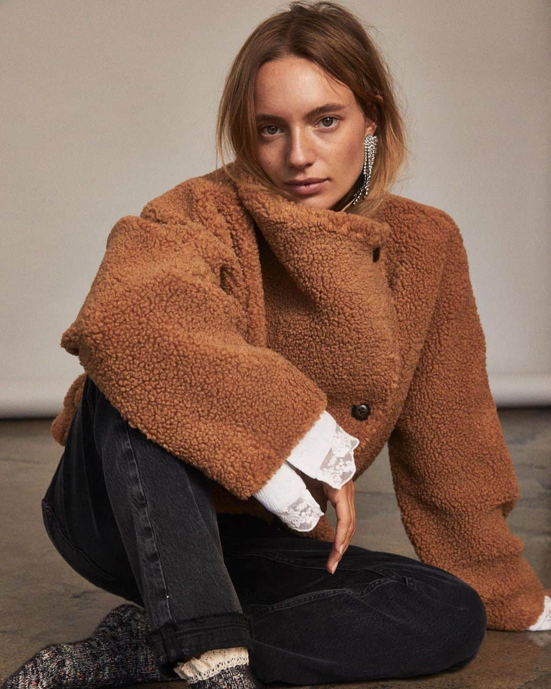 freepeopleさんのインスタグラム写真 - (freepeopleInstagram)「You might need them all and that’s okay. Head to our story for our fall jacket preview.」9月13日 8時11分 - freepeople