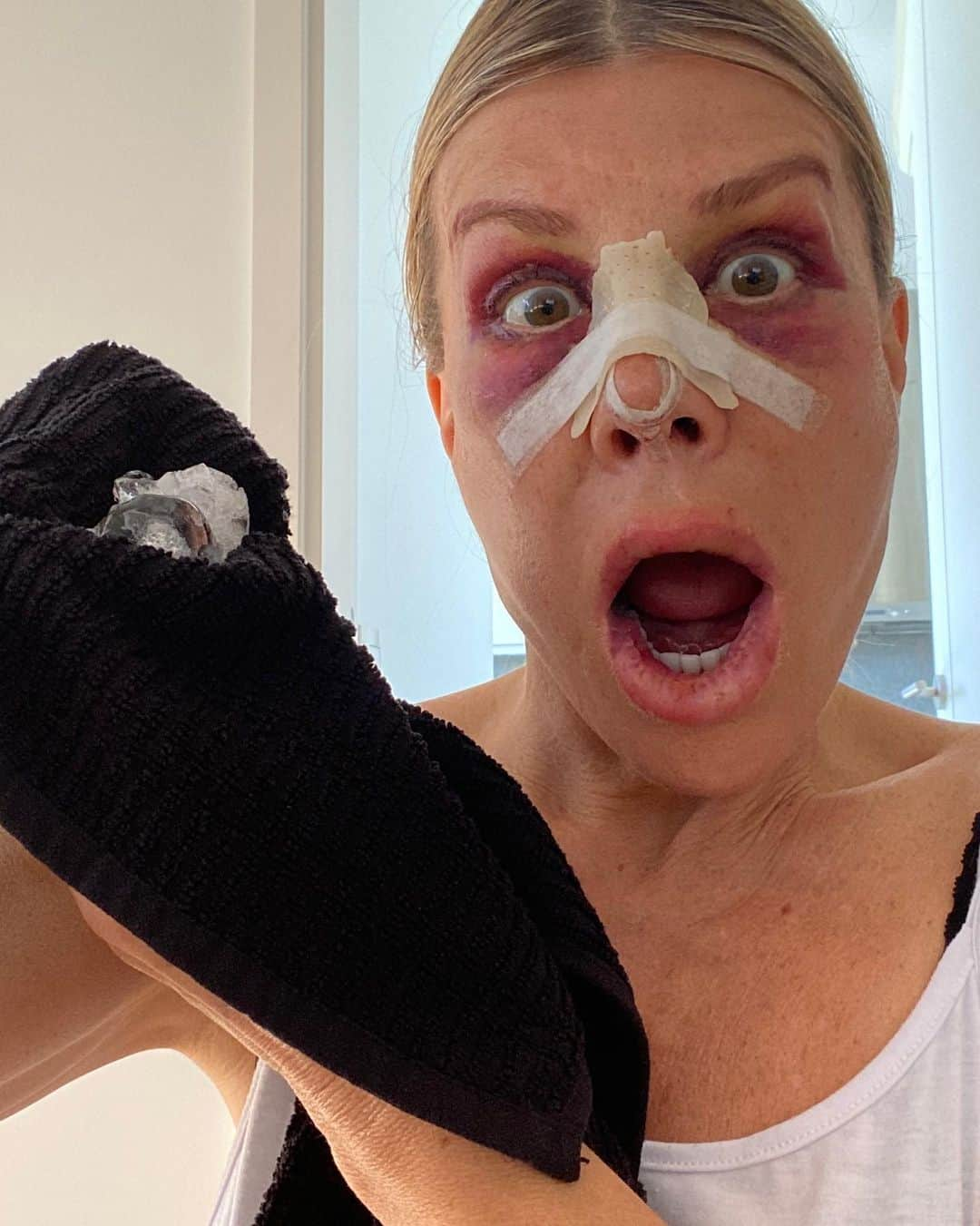 イネス・リグロンさんのインスタグラム写真 - (イネス・リグロンInstagram)「oh crap!!! I forgot to aply ice on my eyes last night! ...I turned into a freaky raccoon this morning 😆 #iwokeuplikethis」9月13日 8時25分 - inesligron