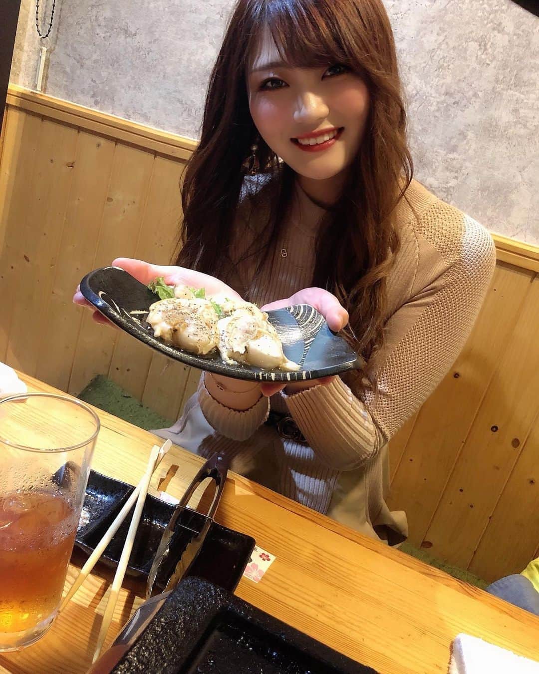 さやかさんのインスタグラム写真 - (さやかInstagram)「可愛いあっちゃん😍お肉好き 🐼いつもありがとうございます♥️皆様イチナナLIVEアプリダウンロード無料です💓さやか０９０４🍉検索🍉‼️出てきます🌈♥️毎朝5時55分から6時半までLIVE配信中🐼🐼毎朝待ってます🥂👗💓🌈🙌あっちゃん♥️Ask♥️も時間帯をずらしてエランドール後イチナナLIVE配信中💁🏼‍♀️こちらも盛り上がってるので是非来てください💕🎉♣️🌈🤍エランドール🎷ＰＭ8:00-ＡＭ1:00です🚨エランドールにも是非遊びに来てください〜✌️🐰💕🌻 #帯広エランドール #帯広E'lan d'or#帯広ラウンジ #帯広スナック#帯広snack #帯広 #十勝帯広 #帯広飲み屋 #帯広写真 #帯広ローヤルプラザビル #北海道 #帯広可愛い #帯広ホステス #帯広飲み放題 #帯広アルバイト募集#帯広アルバイト#帯広求人 #帯広おすすめ #帯広女の子#帯広バイト募集 #帯広オシャレ#帯広グルメ#帯広看板娘#帯広ダンス#帯広オフィスK#帯広祭り#帯広コスプレ#帯広イベント#帯広ターゲット」9月13日 8時35分 - sa0904ya