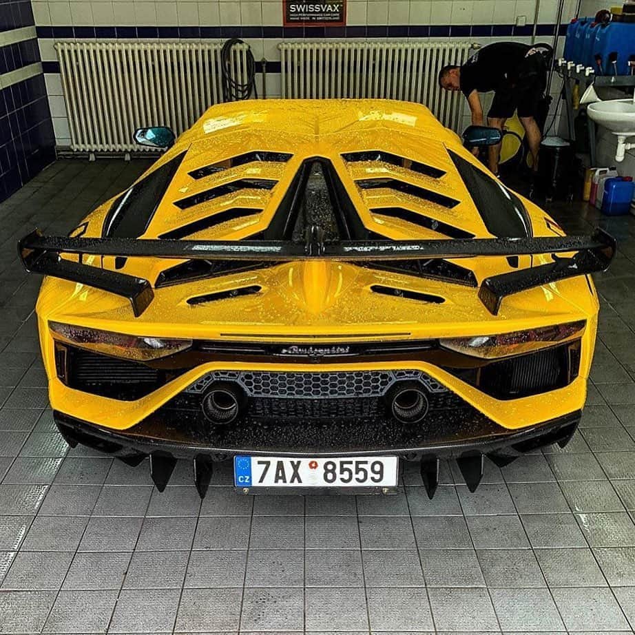 CARLiFESTYLEさんのインスタグラム写真 - (CARLiFESTYLEInstagram)「How often do you wash your car? Owner @bee_svj #carlifestyle」9月13日 8時37分 - carlifestyle
