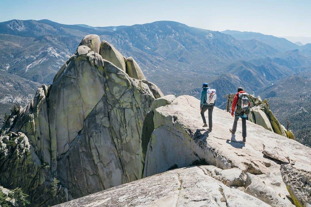 マウンテンハードウェアのインスタグラム：「With our roots in California, our hearts go out to all those affected by the wildfires up and down the West Coast and beyond. Our parent company, Columbia Sportswear Company is donating to non-profits working to support our neighbors affected by the wildfires that have spread across the western U.S. They are in close contact with the Red Cross and other relief efforts about needs and current priorities of food, water and medical supplies and will donate products to help when relief agencies are ready to receive them. Columbia Sportswear Company will also continue its program matching employee donations up to $1,000 each year. Photo: @joolyhart.」