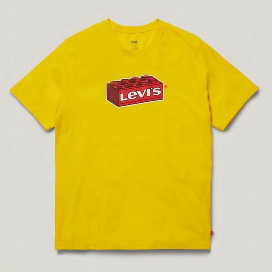 HYPEBEASTさんのインスタグラム写真 - (HYPEBEASTInstagram)「@hypebeaststyle: @lego and @levis have pieced together a blockbuster customizable denim capsule. The collection features the classic 501 jeans, stonewashed trucker jackets, hoodies, caps, and even a cargo-pocketed vest with a square silicone panel attached to nearly every piece to allow for fans to attach the included LEGO DOTS to customize their look. Of course, LEGO savants can also attach conventional LEGO bricks to the baseplates to create wearable 3D artwork. Stay tuned for more info. Which is your favorite piece?⁠⠀ Photo: Levi’s」9月13日 9時03分 - hypebeast