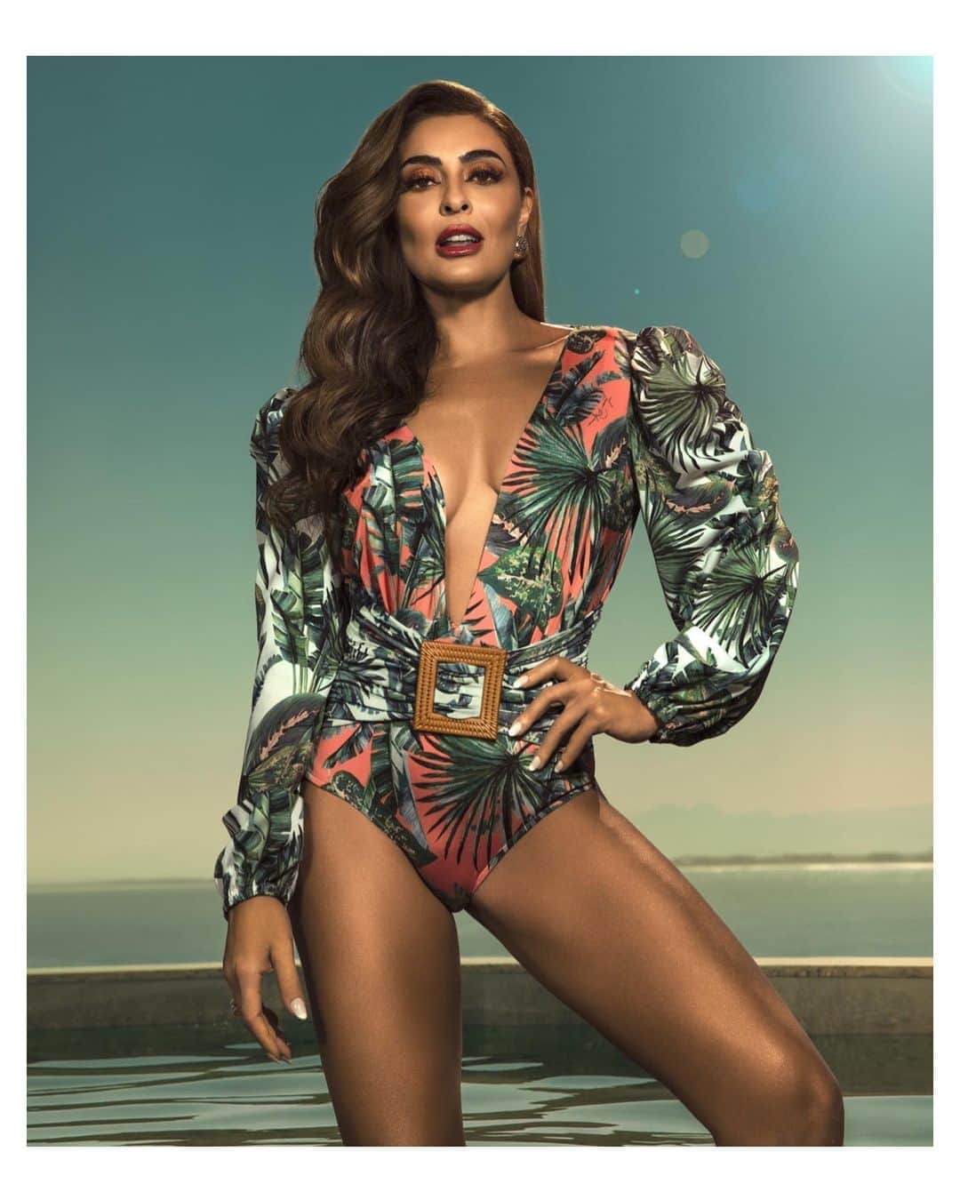 ジュリアナ・パエスのインスタグラム：「Delícia entrar nesse body com a cara do verão e que deixa tudo no lugar com tanto conforto... ai ai!!! como se não bastasse o acabamento é perfeito! @lancaperfume vcs me matam de orgulho!」