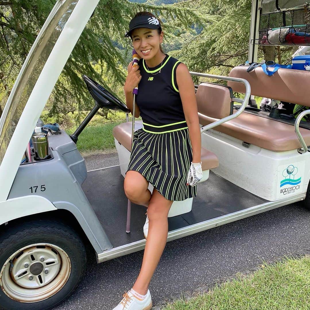 サブさんのインスタグラム写真 - (サブInstagram)「一目惚れした @newbalancegolf_japan  の、フリーブレスニットワンピース👗✨  ブラックに蛍光😍 ゴルフ場でもかなり目立っていました🤣👍💕  まだ暑いけど、少し秋を楽しみたい今の時期にピッタリ⭐️⭐ スカート丈が女性らしいのにヒラヒラしすぎずスイングの邪魔にならないプリーツがお気に入り💕  #ゴルフ #ゴルフスイング #ゴルフスイング動画 #ゴルフウェア #ワンピース #ワンピース最強説  #golf #golfstagram  #golfswing  #golfgirl  #golfwear  #newbalancegolf #ニューバランスゴルフ」9月13日 9時06分 - sabu_golf