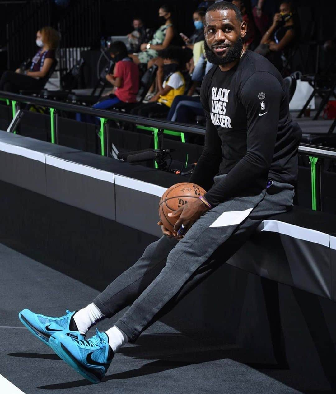 Nice Kicksさんのインスタグラム写真 - (Nice KicksInstagram)「Some on-feet looks for #Lakers-#Rockets. Who wins tonight? 👀 @nicekickshoops   PJ Tucker - Air Jordan 16 “Why Not?” LeBron James - LeBron 7 “All-Star Russell Westbrook - Jordan Why Not Zer0.3 PE」9月13日 9時18分 - nicekicks