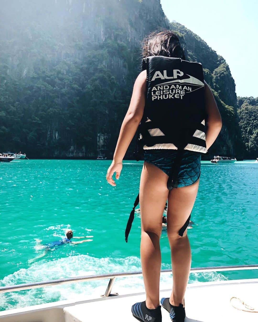 結子さんのインスタグラム写真 - (結子Instagram)「Memories of 🇹🇭 Her big challenge!!! 🌊🌊🌊 ...And Koichi😂 . . #pipiisland #phuket#thailand #travel#familytrip #プーケット #ピピ島　#アイランドホッピング」9月13日 9時28分 - yuiko_yyy
