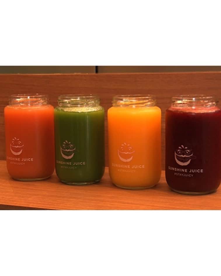 Sunshine Juiceさんのインスタグラム写真 - (Sunshine JuiceInstagram)「BS朝日「緑のコトノハ」明日9月14日（月）から9月17日（木）まで毎日​、​サンシャインジュースの取り組みを​ご紹介​頂く​予定です🌞​サンシャインジュースがスタートして、質の高いジュースを作る為に全国の生産者を訪ねていく中で学び、始まった市場に出せない野菜の積極的な仕入れやジュースの搾りかすの有効活用法など、サンシャインジュースでチャレンジしている様々な取り組みにフォーカスして頂いています。14日、15日は19:54から、16日、17日は17:56からの放送です。ぜひご覧ください🌈詳細はプロフィールにあるリンクからご確認ください🙋‍♂️Sunshine Juice will be on TV this coming week! 9/14,15 19:54~, 9/16,17 17:56~. Please check BS ASAHI. Enjoy the SUNSHINE! cheeeeeee🤘🤘🤘#stayjuicy #sunshinejuice #サンシャインジュース#自然」9月13日 9時36分 - sunshinejuicetokyo
