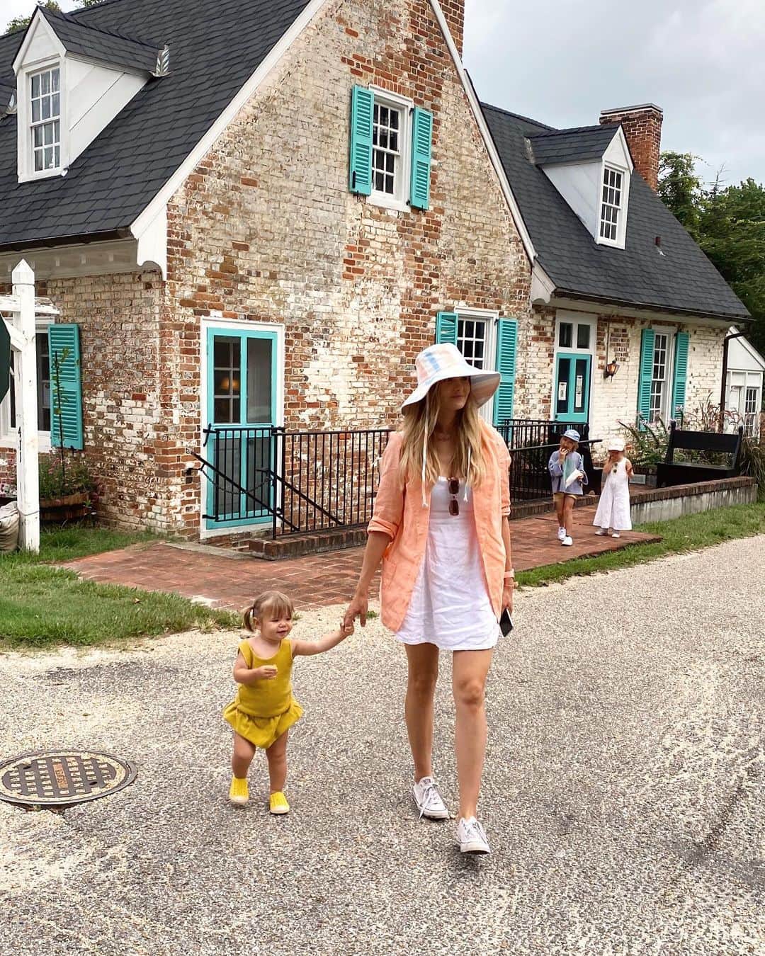 Amber Fillerup Clarkさんのインスタグラム写真 - (Amber Fillerup ClarkInstagram)「Today 💓 love these little muchkins! Atticus in the video “oh, that’s rude”」9月13日 9時59分 - amberfillerup