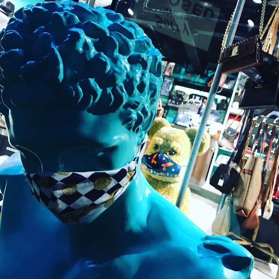 土井ケイトのインスタグラム：「Me first day outside after quarantine. feeling like first grader in this new mask society. #staysafe #wearamask #masksociety」