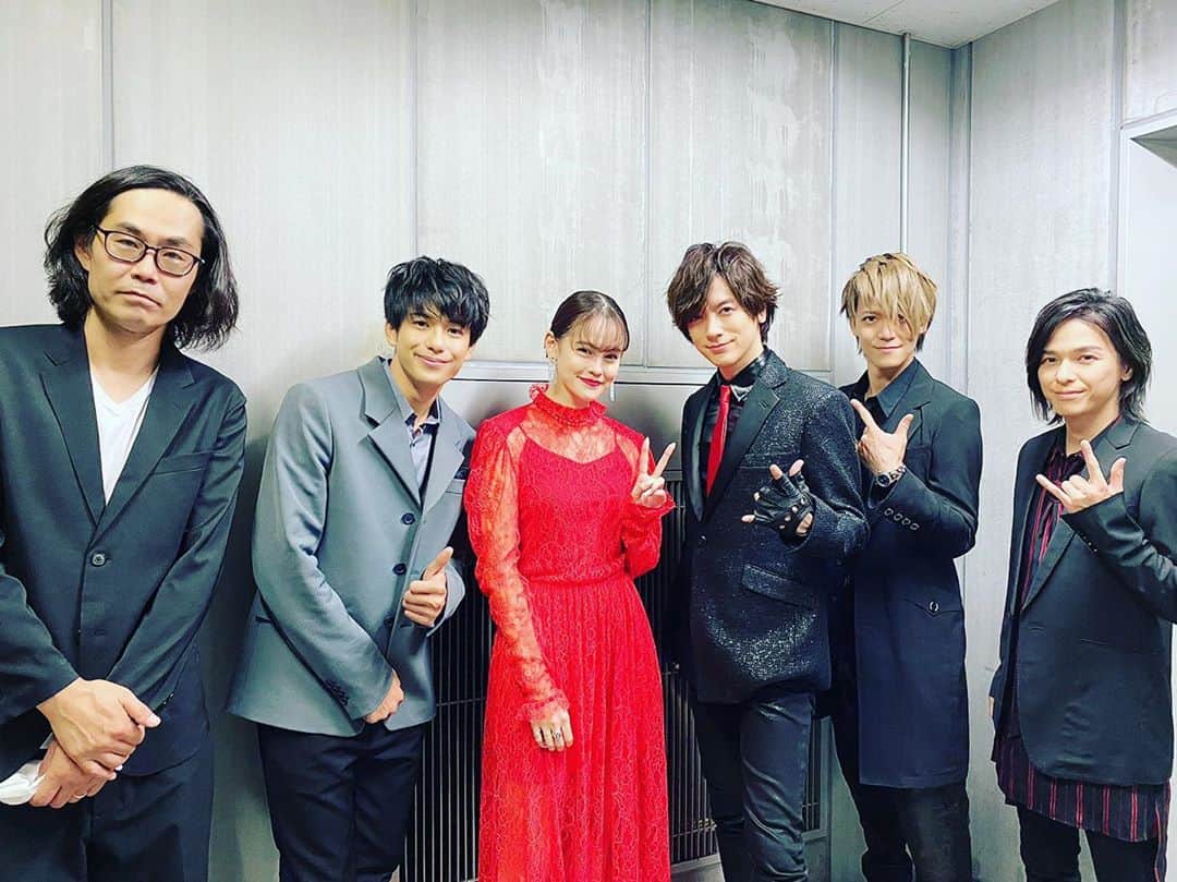SHINPEIのインスタグラム：「#妖怪人間ベラ 舞台挨拶﻿ ﻿ 英勉監督﻿ 森崎ウィンさん﻿ EMMAさん﻿ 皆さん明るく楽しい人達で、お話が出来てとても嬉しかったです！﻿ ﻿ ありがとうございました。」