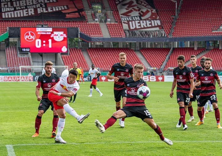 ファン・ヒチャンさんのインスタグラム写真 - (ファン・ヒチャンInstagram)「Ein guter Start! ⚽ 😍 Next, 🔜 Bundesliga  #DFBPokal  늦은 시간까지 많은 응원 해주신 팬 여러분 감사합니다! 🙌 ❤️」9月13日 10時07分 - hwangheechan