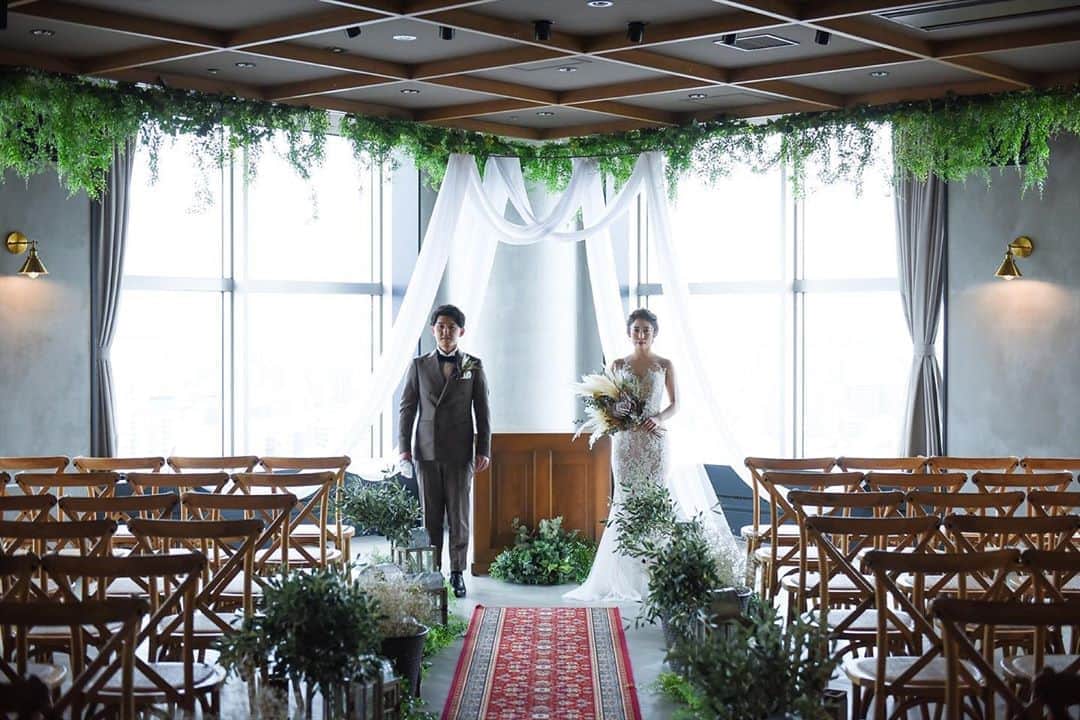THE STYLE No.20 NEW YORK STYLE WEDDINGのインスタグラム：「2020年5月☆オープン2周年★ 口コミサイトの料理部門4年連続No.1獲得 No.20で自分たちらしい結婚式が叶う . ↓詳しくはHPをチェック↓ https://www.styles.jp/wedding/20f/ . 週末＆平日ブライダルフェアを開催しております メッセージ or ダイレクトメールからでも予約可能 . ↓ TEL ↓ 086-234-7310 . ↓ MAIL ↓ info-thestyle@styles.jpn.com . #thestyle #wedding #bridal #party #weddingparty #weddingphoto #weddingdress#starwedding #instagood #instalike #love #style #instapic  #結婚式 #結婚 #岡山結婚式 #ウェディング #プレ花嫁 #花嫁 #テーブルコーディネート #結婚式準備 #日本中のプレ花嫁さんと繋がりたい #ウェディングドレス #ウェディングフォト #ウェディングレポ #令和婚 #令和」