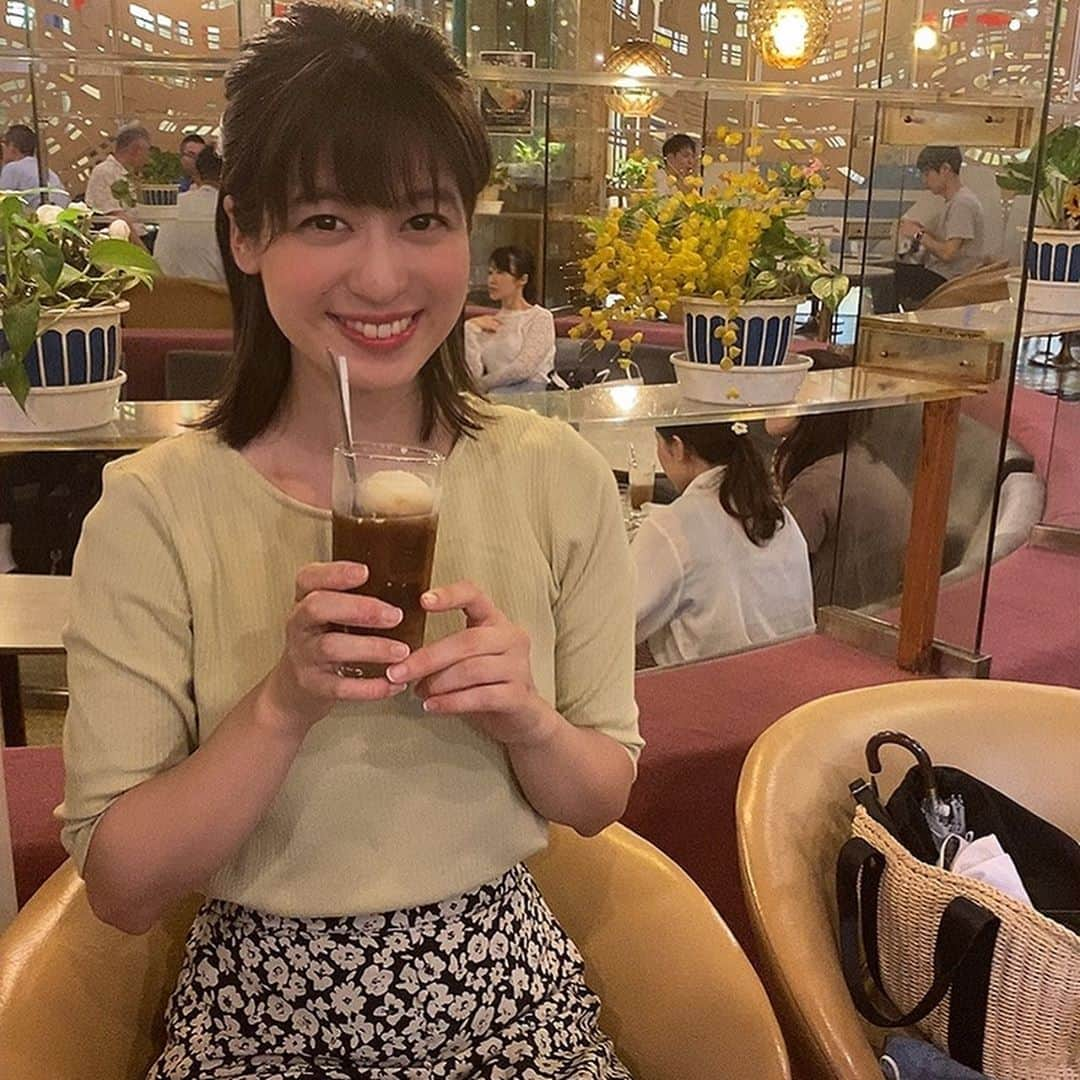 繁田梨世さんのインスタグラム写真 - (繁田梨世Instagram)「キャバクラみたいな純喫茶☕️ コーヒーフロートを頼みました🍨  . . . キャバクラ行ったことないけどこんな感じなのかな？とわくわく😆  . . 今度行くときはキャバクラ席座りたい😗  . . #大阪駅#純喫茶#マヅラ#第一ビル#キャバクラみたい#キャバクラ席#座りたかった#わくわく#コーヒーフロート#純喫茶めぐり#純喫茶好き#昭和感#レトロ」9月13日 10時27分 - shigesurumedayo