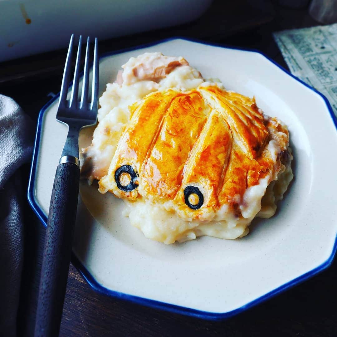 Michiko Maedaさんのインスタグラム写真 - (Michiko MaedaInstagram)「「あたしこのパイ嫌いなのよね」なんて言わせない😁💕 サーモンとポテトのパイ包み💕  ※※※※※ ※※※※※  #サーモンとポテトのパイ包み #鮭とじゃがいものパイ#秋鮭 #かぼちゃとニシンのパイ#じゃがいも #魔女の宅急便#ジブリ#ジブリ飯 #あたしこのパイ嫌いなのよね #めちゃめちゃおすすめです❤️ #レシピは後程ブログにて #IGersJP#IGersjp#IGersj#クッキングラム#デリスタグラマー#おうちごはんlover#コッタ #lin_stagrammer#kurashiru#クッキングラム#クッキングラムアンバサダー#クオカ#エルグルメ#フーディーテーブル#おうちごはんlover#おうちごはん革命#おうちカフェ#たらふくびより」9月13日 10時47分 - shana.mama