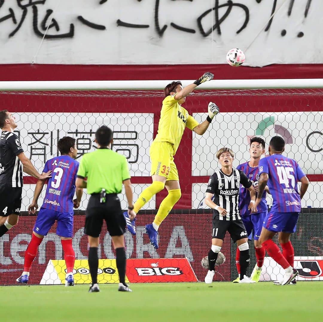 林彰洋さんのインスタグラム写真 - (林彰洋Instagram)「Jleague通算250試合出場しました。 先輩選手、OBの方々からしたらまだまだ微小の出場記録。 ただその中で様々な経験を積ませてもらいました。 経験を糧に継続してチームに必要される選手であり続けられるように頑張ります。 これからも応援よろしくお願いします。  #vsヴィッセル神戸 #FC東京 #林彰洋」9月13日 10時48分 - aki_hayashi0507