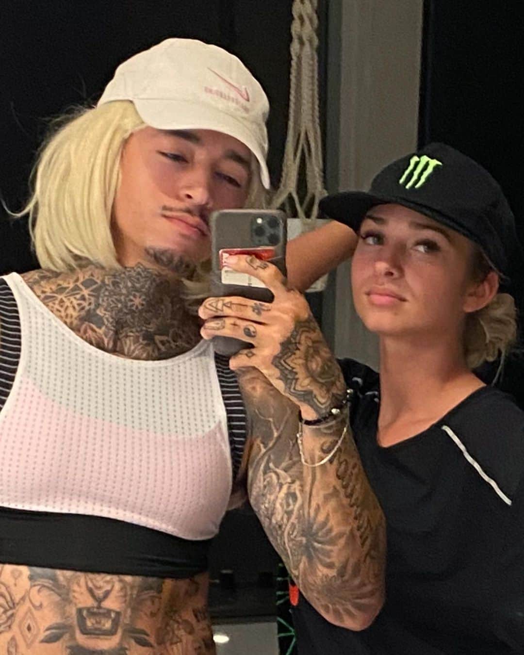 のインスタグラム：「Happy birthday @alexaadams3😂」