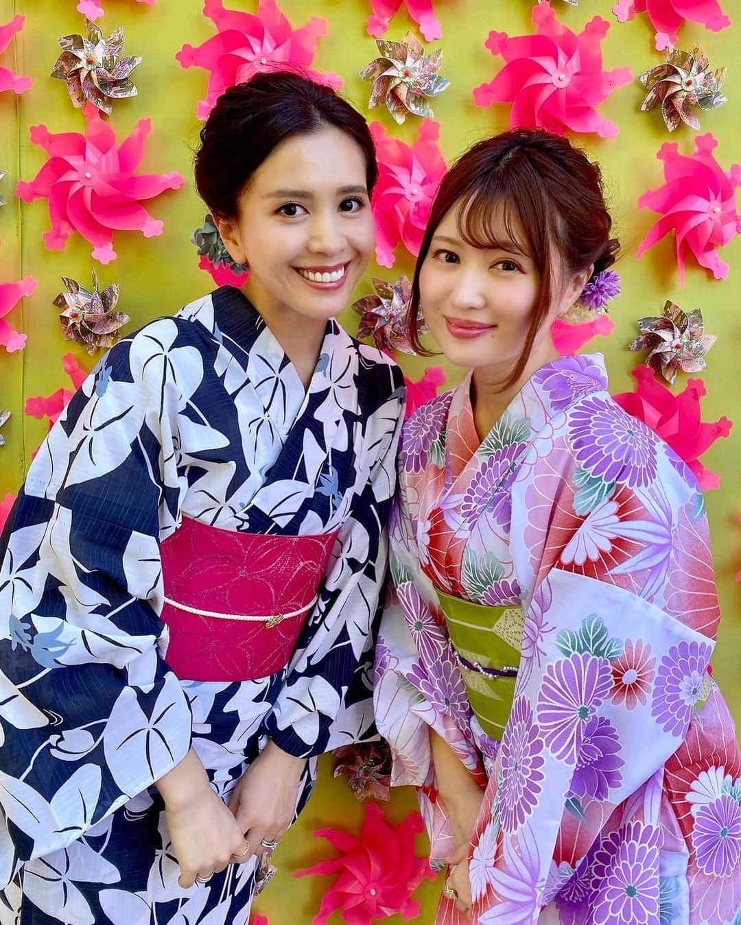 黒田麻理耶さんのインスタグラム写真 - (黒田麻理耶Instagram)「. まいちゃんとの夏の思い出👘🎐💓 . 浅草の写真スポット「浅草花月堂」✨ 風車の色は時期によって変わるようです😊 . 来週から少し気温が下がるみたいだけど、 そろそろ夏も終わりなのかな〜？ でも暑がりの私はまだまだ夏服じゃないと無理そう🤢 . #浅草花月堂  #浅草  #浅草写真スポット #風車  #夏の思い出  #2020夏 #浅草着物レンタル  #浅草浴衣レンタル #東京着物レンタル  #江戸和装工房雅 #浴衣  #浴衣ヘア」9月13日 11時10分 - mariya_kuroda