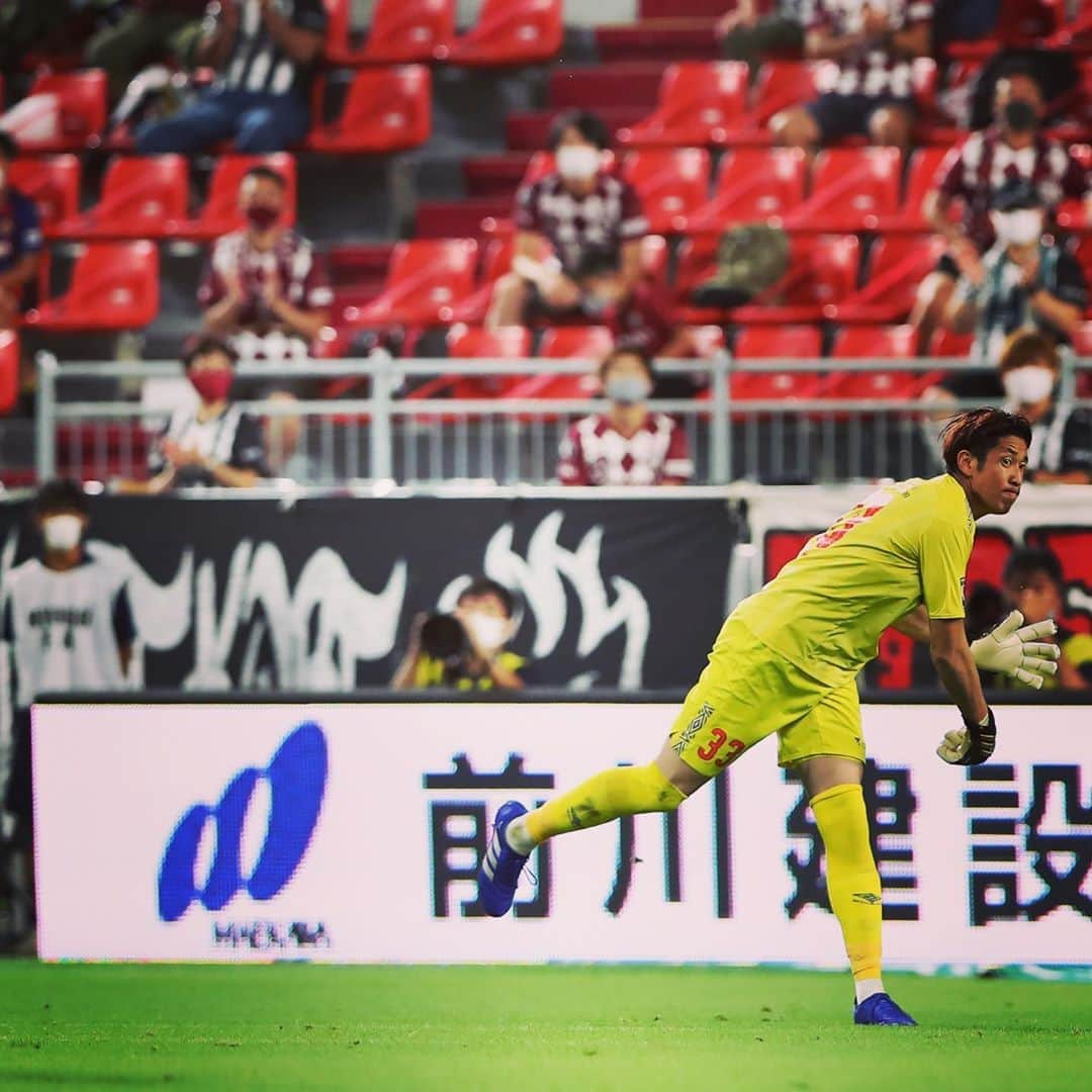 FC東京オフィシャルグッズさんのインスタグラム写真 - (FC東京オフィシャルグッズInstagram)「🔵🔴 vs #ヴィッセル神戸 この試合でJ1通算250試合出場を達成。おめでとう、アキ!! 次節、ホームでアキとともに勝利を。 @aki_hayashi0507  @fctokyoofficial  #林彰洋 #FC東京 #fctokyo #tokyo」9月13日 11時12分 - fctokyoofficial