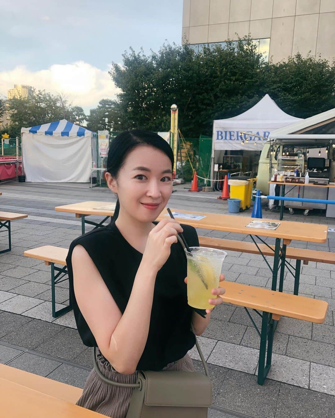 カン・ハンナのインスタグラム：「・﻿ ﻿ ﻿ 日本に来て９年。悔しい時も、悲しい時も、悩む時も、嬉しい時も、新しい決断をする時も、そばにいてくれた友達と久しぶりに時間を過ごしました。(少し前の写真です🙏) ﻿ ﻿ ﻿ 「忘れないでね。私は日本にいるハンナの最古の親友で、最強の応援者であることを。。」　﻿ ﻿ ﻿ やっぱり、私を頑張らせてくれるのは人です。これからも一人一人を大切にしていきます💜　﻿ ﻿ ﻿ ﻿ ﻿ ﻿ ﻿ ﻿ #心が休めました　﻿ #いつもありがとう　﻿ #良い風が吹く良い人との時間﻿ #오랜만에많이웃은날　﻿ ﻿ ﻿ ﻿ ﻿」
