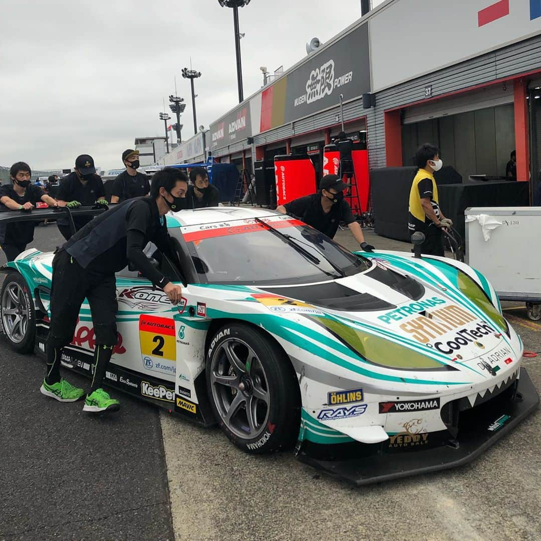 有馬綾香さんのインスタグラム写真 - (有馬綾香Instagram)「superGT rd.4 #2 carstokaidream28 13位という結果でした！  ポイント獲得には届きませんでしたが最後尾からの追い上げは素晴らしかった✨🍎✨  次戦の富士も期待して下さい！！！  そして本日もインスタライブも観てくれてた皆様ありがとうございました🎥  レース後でお疲れなのに 快く協力してくれる加藤選手と柳田選手🙇‍♀️感謝感激です😂✨  今回はお二人にも視聴者の質問に答えて貰いました〜！  プレゼント企画のキーワードに 次戦の気合いが現れてますね🥺💕  @lotusjapan_lci  ↑こちらからアーカイブ観てね💁‍♀️  もてぎ戦も 2号車の応援ありがとうございました😊  #sgt #superGT #牙evora #lotus」9月13日 20時33分 - ayakaarima