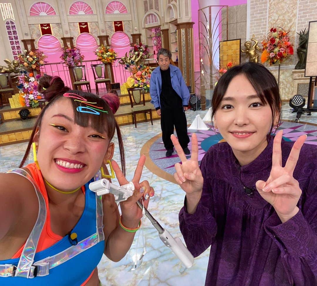 新垣結衣（ファンアカウント）さんのインスタグラム写真 - (新垣結衣（ファンアカウント）Instagram)「- 『行列のできる法律相談所』 ガッキーとムロさんとフワちゃん✌🏻  フワちゃん @fuwa876 :「ガッキーちゃん欲張って両手でピースしちゃいました」  #オヤハル #新垣結衣 #ガッキー #aragakiyui」9月13日 20時36分 - aragakiyui_fanspage