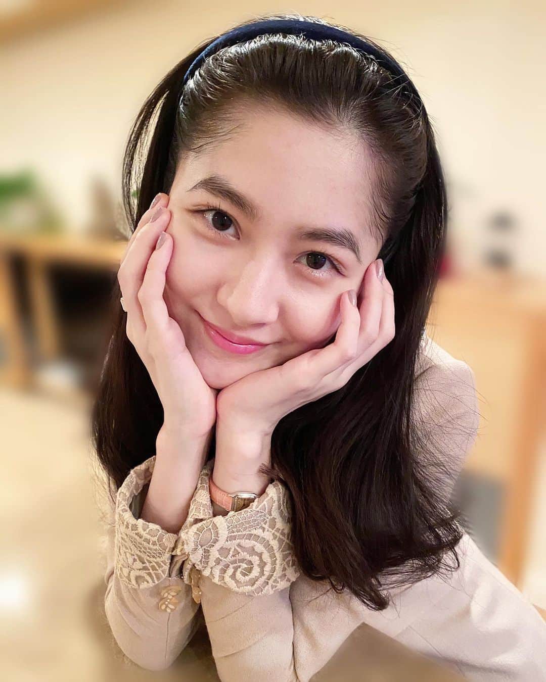 雪嶋桃葉のインスタグラム：「本日お誕生日でした〜　 連絡してくれたお友やDMくださった方、本当に大感謝です🥚 この1年はあっという間という感じはしてなくて不思議な感じでございます。 けど、確実に月日が経ってるのだな〜と実感する日々です。 今は早く秋を感じたい〜 そんな感じの雪嶋ですが、これからもよろしくお願いします☺︎」