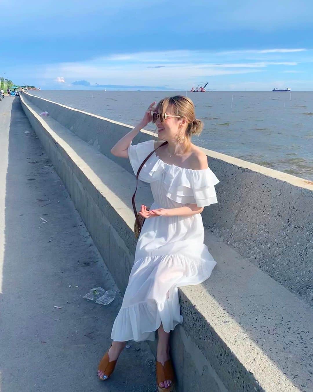 のインスタグラム：「Sunny day🌞❤️✨ . . . #มิมุ #ไม่ใช่มุมิ #คนญี่ปุ่น #ทะเล #เที่ยว  #Mimu #bangkoklife #holiday #weekend #Thailand  #みーむー #お気に入りのワンピ #ワンピース  #ワンピースコーデ」