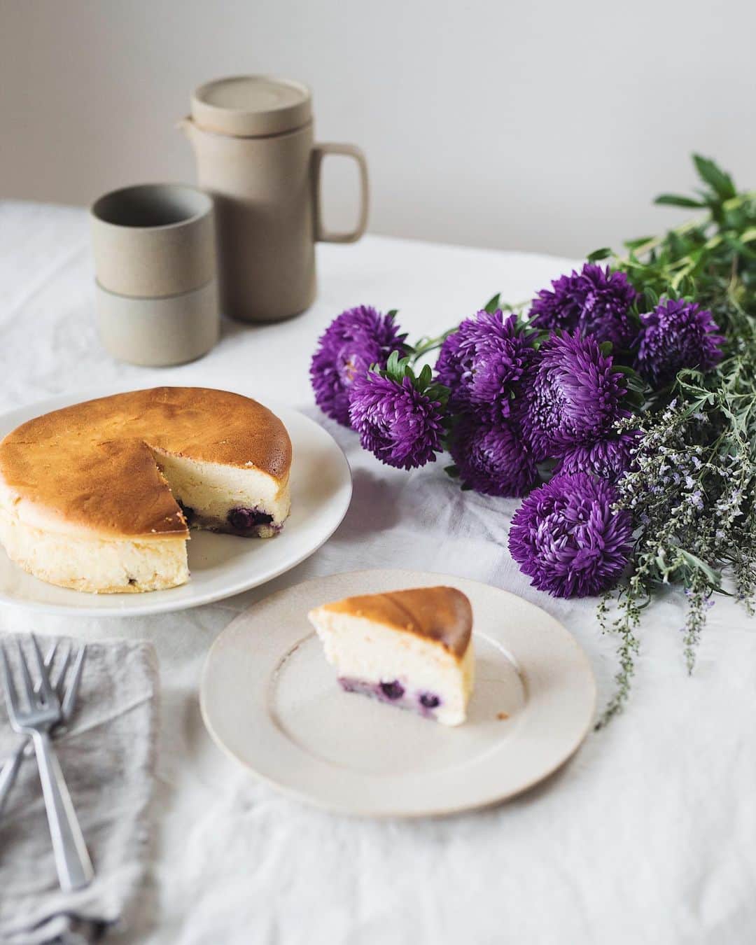 増田由希子さんのインスタグラム写真 - (増田由希子Instagram)「So fluffy Japanese cheesecake☕️ #baking #homemade #aster #cheesecake ずっと作り続けたい、お気に入りのケーキです。 #ガトーフロマージュ　#蒸しチーズケーキ」9月13日 21時07分 - nonihana_