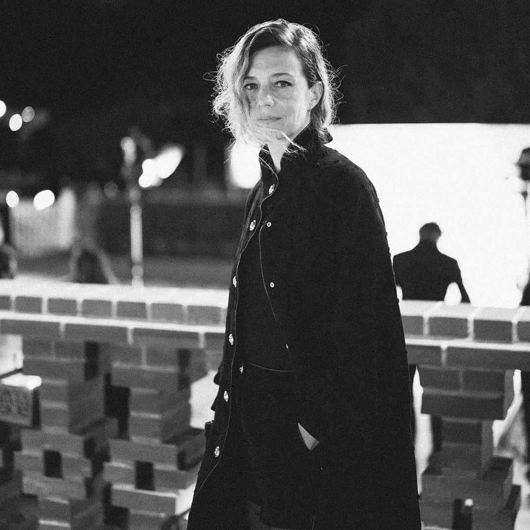 シャネルさんのインスタグラム写真 - (シャネルInstagram)「Actress Céline Sallette appeared at the annual CHANEL and Madame Figaro dinner for the Deauville American Film Festival in a black caban in leather with matching shorts from the CHANEL Fall-Winter 2020/21 Ready-to-Wear collection.  #CHANELinCinema #CHANELinDeauville #CHANEL @CelineSallette #CelineSallette @DeauvilleUS #Deauville2020 @MadameFigaroFR @CHANEL.Beauty #CHANELMakeup」9月13日 21時00分 - chanelofficial