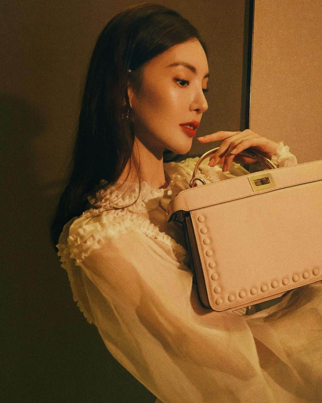 Fendiさんのインスタグラム写真 - (FendiInstagram)「It marks 12 years since the very first #FendiPeekaboo took shape. Celebrating with us, Jin Chen with the new #Fendi Peekaboo. #FendiPeekabooDay #FendiFriends #FisforFendi」9月13日 21時00分 - fendi