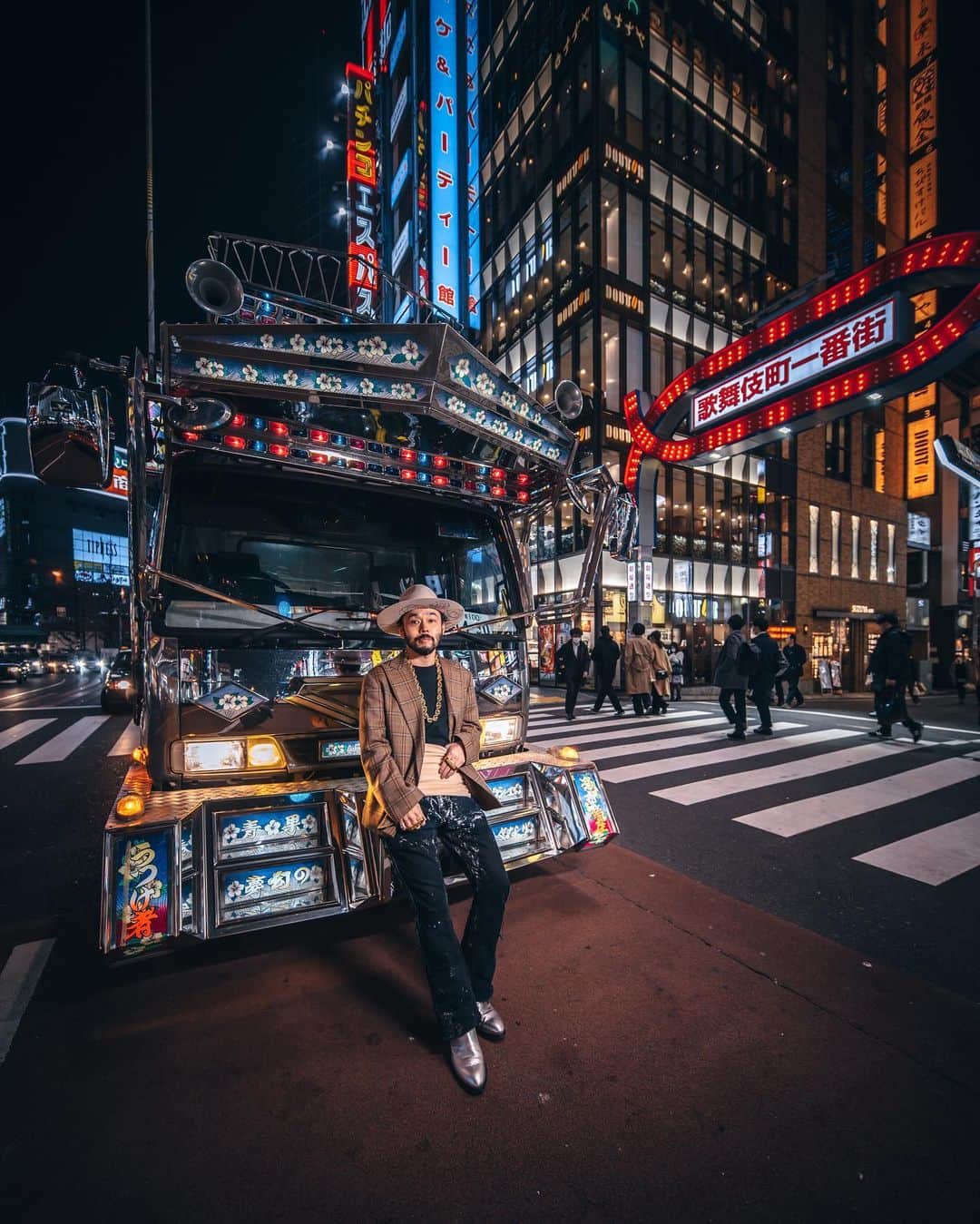 R̸K̸のインスタグラム：「This time, my special photo shots are decorated inside @poggytheman new store. To pay tribute to the Japanese movie "Truck Guys", he named the store "Snack Guy Poggy".  ("Snack" refers to a kind of small bar in Japan.) My works are there, including the 3-meter- long horizontal photo is also decorated in the VIP room. Please check @snackyaropoggy Instagram account for more information. #hellofrom Tokyo Japan ・ ・ ・ ・ #agameoftones #visualambassadors #lensbible #electic_shotz #nightphotography #nightshooters #darkmobs #theweekoninstagram  #shotsdelight #visualambassadors #stayandwander #welivetoexplore  #TLPics #depthobsessed #visit #voyaged #sonyalpha #bealpha #aroundtheworldpix #moodygrams #artofvisuals  #streets_vision #complexphotos #HYPEBEAST #hbouthere #hsinthefield #luxuryworldtraveler #nightphotography @sonyalpha @hypebeast @highsnobiety @lightroom @soul.planet @earthfever @9gag @500px @paradise」