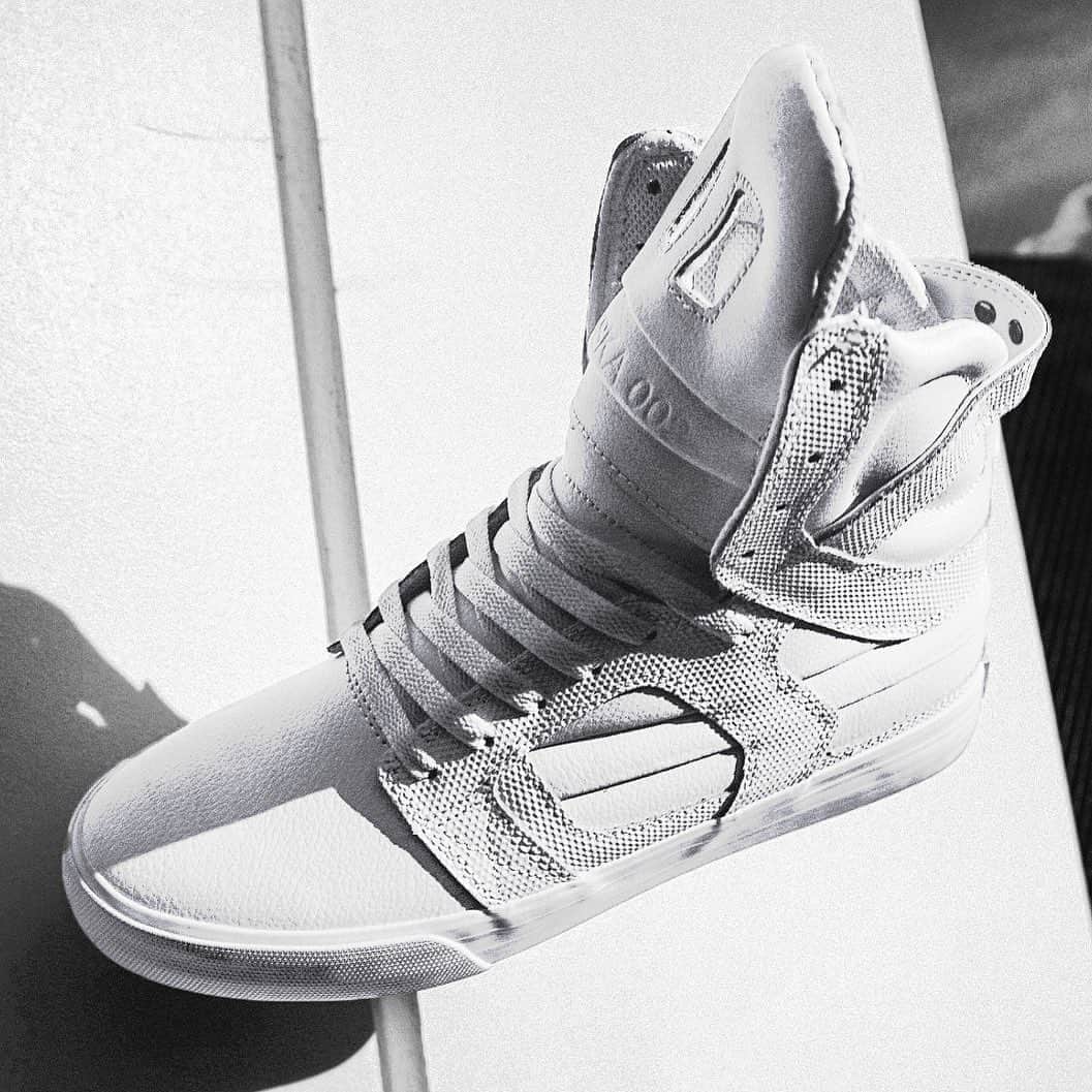 のインスタグラム：「. 【SKYTOP Ⅱ / JAPAN EXCLUSIVE】 . “WHITE WHITE RED” Store & Online. . #suprafootweartokyo #sneaker  #skytop #white #red  #harajuku #odaiba」