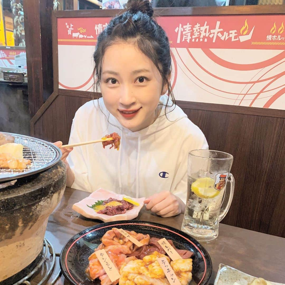 廣田佳菜子さんのインスタグラム写真 - (廣田佳菜子Instagram)「こんばんは！ 今日は家族でホルモンを食べに行きました😉 お酒と合いますねぇ ほんとは甘いカクテルや、ビール、日本酒などのTHE糖質！！なお酒が大好きなのですが、減量中なので今日はハイボール🤤  最後のQRコードからぜひ投票お願いします😉🧡  Twitterの固定ツイートのリツイートもよろしくお願いします！  #ミスキャンパス同志社2020#ミスキャンパス同志社#ミスキャンパス#ミスキャン#ミスコン#パーカーコーデ#パーカー#パーカー女子#ハイボール#ハイボール大好き#ホルモン#焼肉#お酒#お酒好きな人と繋がりたい」9月13日 21時09分 - kanako__h.1201