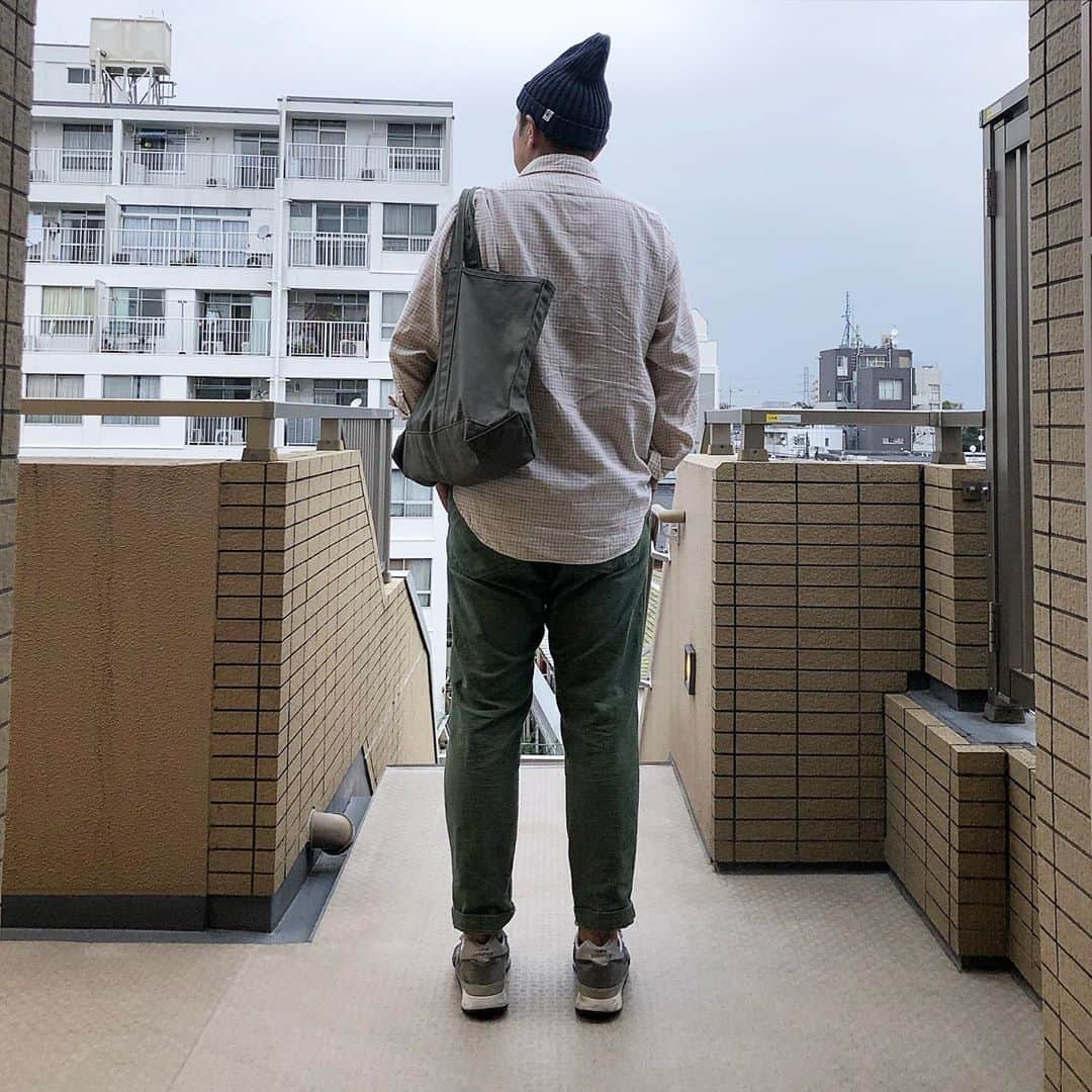 のインスタグラム：「☺︎ 近所へお買い物へ。 気温は下がってますが、湿度は高めで 服のチョイスを間違いました。 . #poloralphlauren #ポロラルフローレン  #gramicci x #orslow  #グラミチ x #オアスロウ #newbalance #ニューバランス #nb1300  #llbean #エルエルビーン」