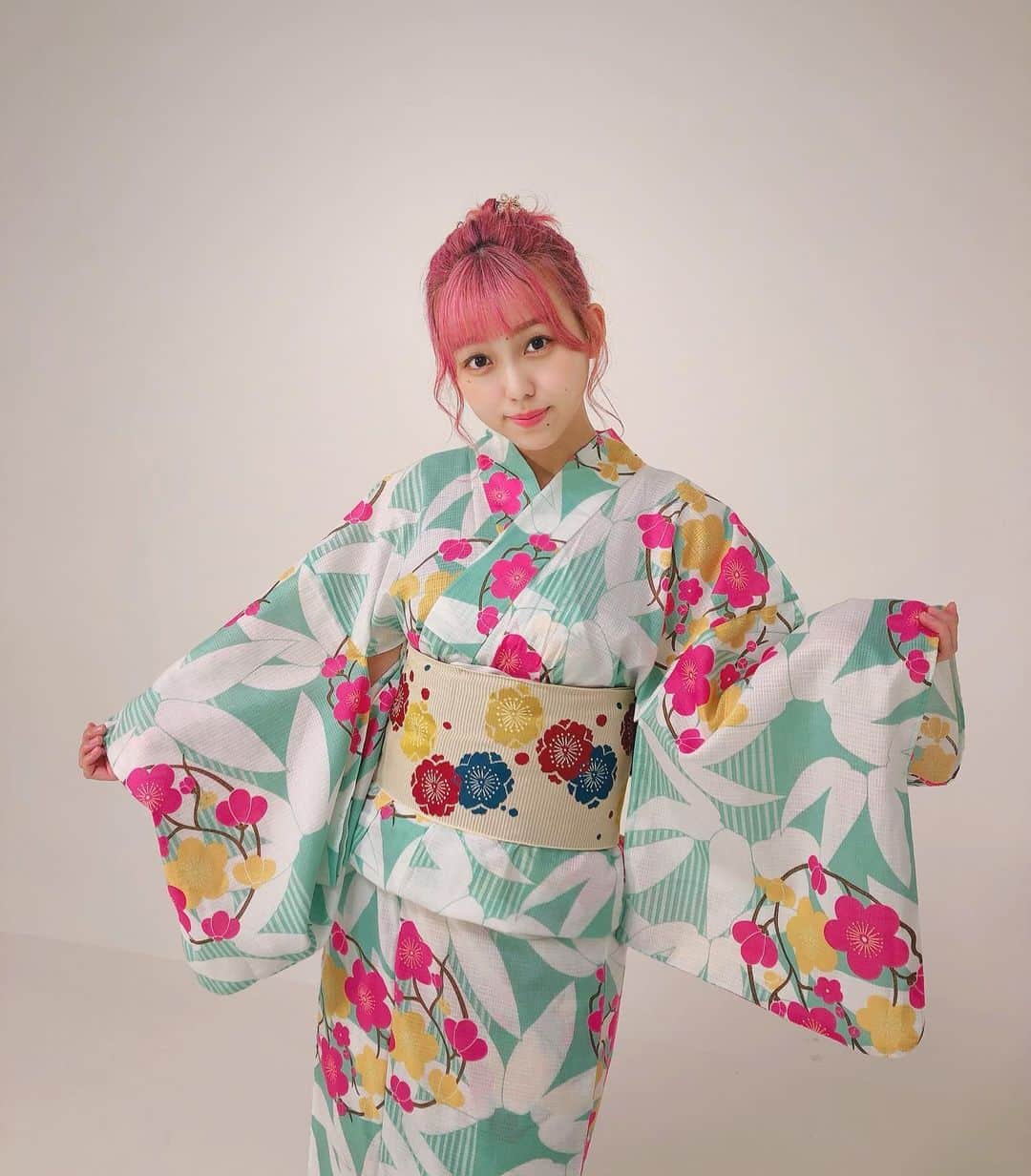 澤田桃佳のインスタグラム：「今年初で最後の浴衣👒 ヘアは自分でしましたヨ . . . . . #浴衣 #浴衣ヘアアレンジ #ヘアアレンジ #ピンク　#ピンクヘアー」