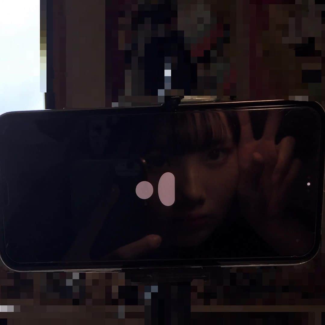 中野みやびのインスタグラム：「配信風景ﾆﾀﾞ。  #インターネット #インターネットサイン会 #リミスタ #zoom #internet #sns #サイン会 #sign #cd #感謝 #購入 #ご予約 #ありがとうございました #ありがとう #thanks #caseiphone #スマホ #画面 #peace #映え #wawawa #みやび」