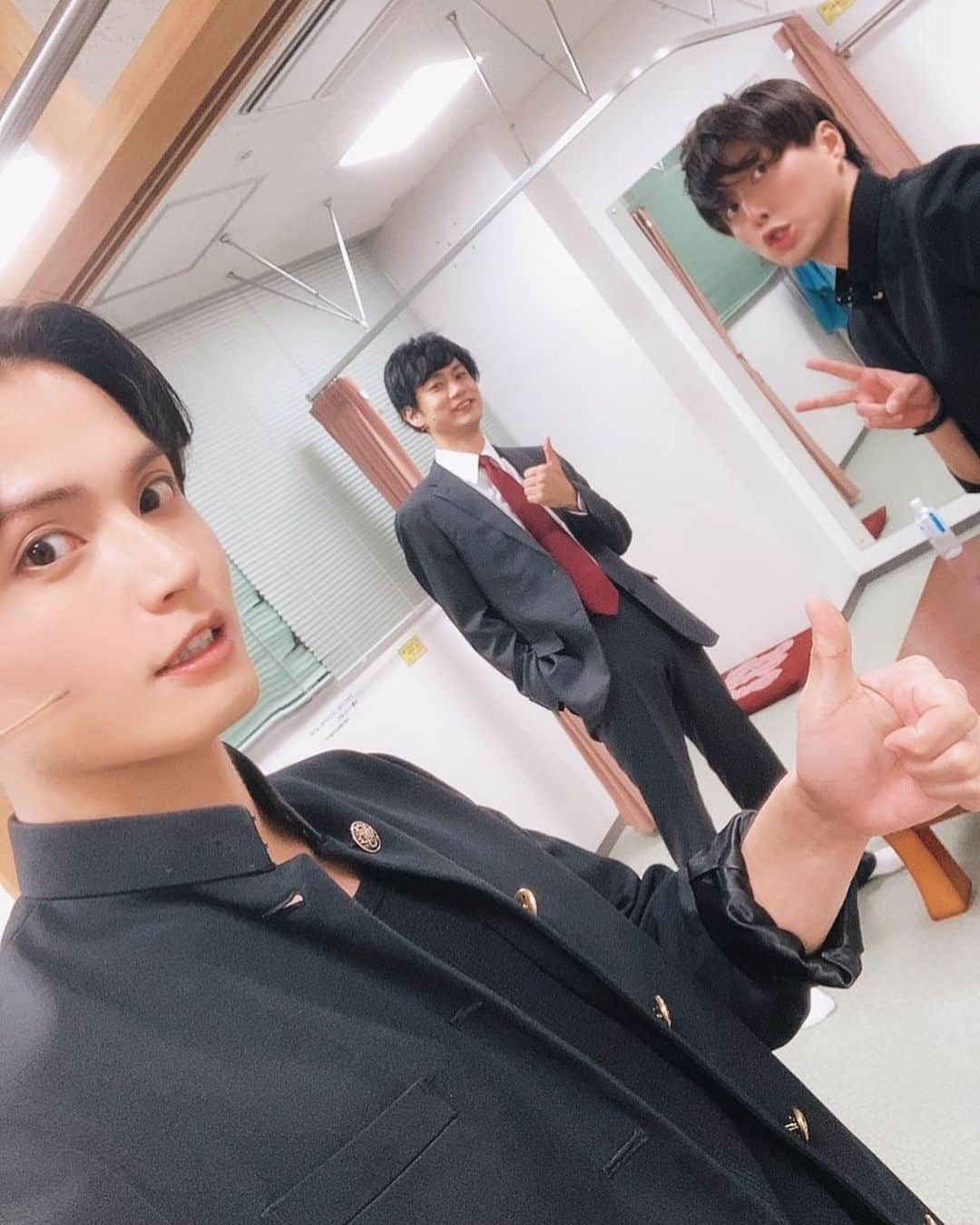 友常勇気さんのインスタグラム写真 - (友常勇気Instagram)「Finished!! Thank you for coming today🤗✨🎊 I'll do my best tomorrow(ง •̀_•́)ง‼ #友常勇気  #ぼくらの7日間戦争  #2日目 #無事終了致しました #ご来場誠にありがとうございました  #明日も #生き抜きます #馬場良馬 #沖野晃司」9月13日 21時22分 - yuki_tomotsune