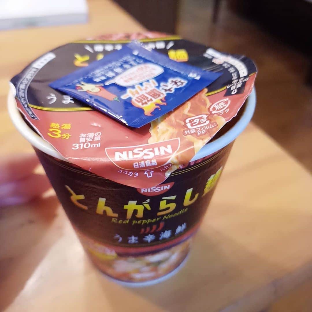 松本隆博のインスタグラム：「。 神戸からノンストップで 帰ってきた、やれば出来る子 (^○^) ラジオ間に合った(˙◁˙) カップ麺食べながら聴くとする。  RNB南海放送ラジオ 日曜日夜9:30～ 松本隆博の人生遊歩道 もうすぐ 始まるよ～(^○^)♪」