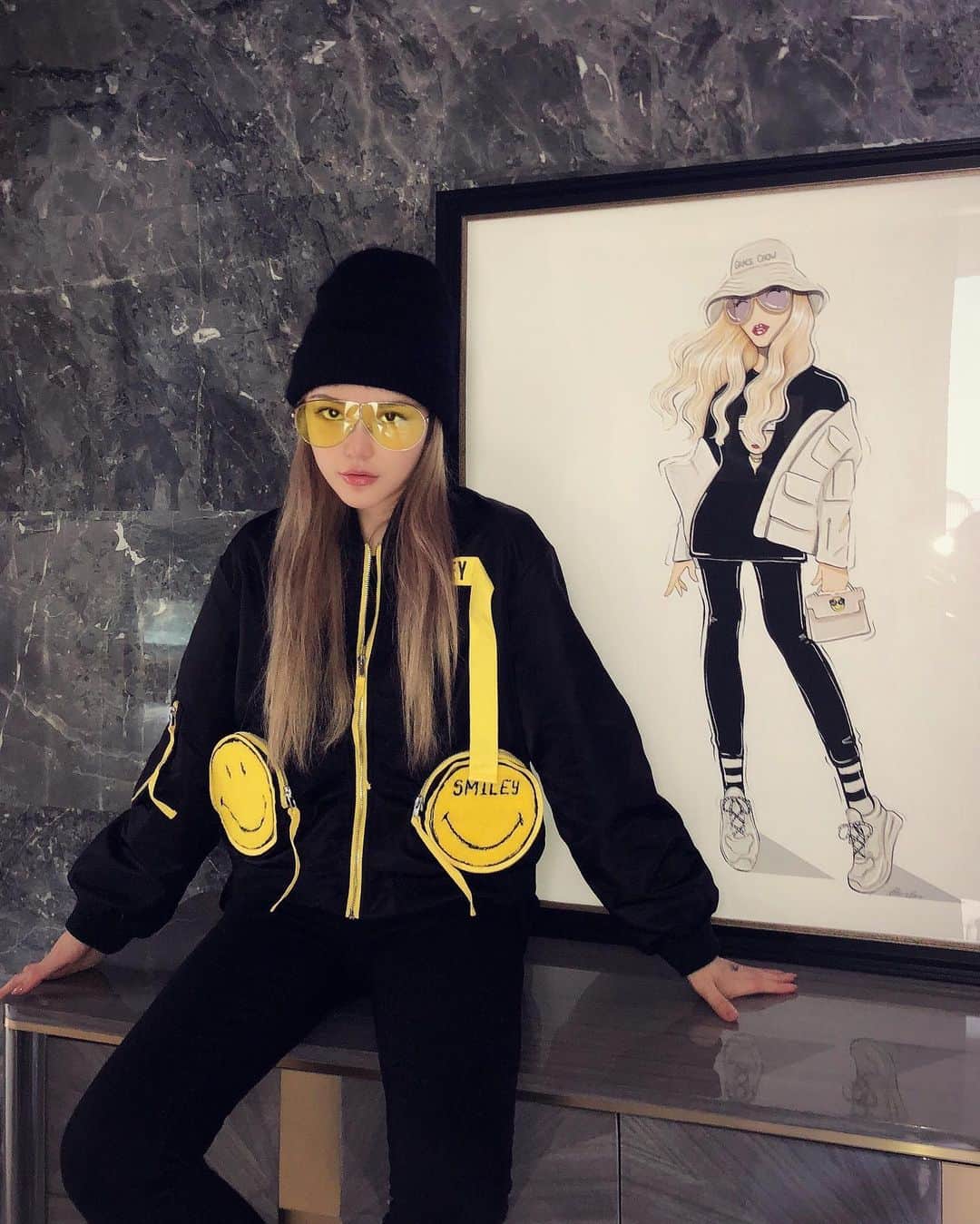 Grace Chowのインスタグラム：「Just received this fantastic illustration by @aaronfavaloro , such a great birthday gift! Thank you for making me look cute and chic 🙆🏼‍♀️」