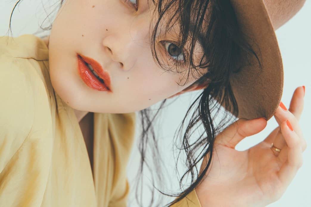木部明美さんのインスタグラム写真 - (木部明美Instagram)「・﻿ my work♡ ﻿ ・　﻿ ・　﻿ @uppmag  up PLUS 9月号　﻿ ・　﻿ ・﻿ 秋の新色コスメたちで﻿ 秋make🍁ご紹介させて頂いてます☺︎ ﻿ ・　﻿ ・﻿ １枚目のリップは﻿ 10/2発売の @roselabo.japan さんと　 きべコラボリップ﻿ テラコッタのカラーになります〜！！﻿ ・　﻿ ・﻿ ↑ ﻿ 明日9/14〜予約開始しますので﻿ 気になる方は是非﻿ チェックしてみて下さいね〜🙌♡﻿  　 　 #hairmake #make#cosmetics #秋メイク#upplus #lip#きべヘアー #きべメイク#🍡」9月13日 21時36分 - kibeburu