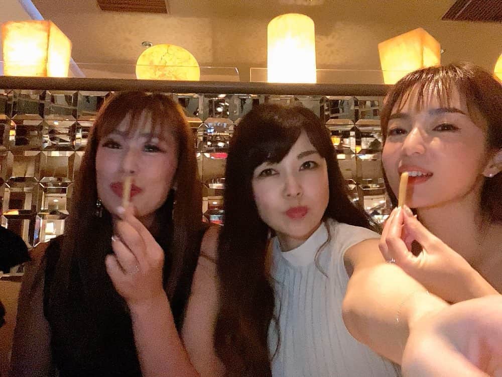 のインスタグラム：「ウニ会からの二次会❤  酔っ払い❤  #六本木 #女子会 #酔っ払い #楽しすぎる #リゴレット @haruna.kokubun  @kusayuu  @sawakokuboyama」