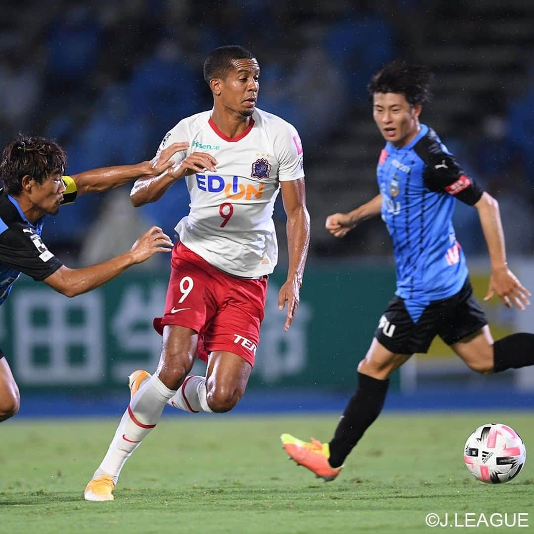 サンフレッチェ広島さんのインスタグラム写真 - (サンフレッチェ広島Instagram)「. ⚽️明治安田生命J1リーグ第16節　試合結果⚽️ 川崎フロンターレ　5-1　サンフレッチェ広島 前半：1-0 後半：4-1 【得点者（広島のみ）】浅野雄也  後半開始から6分間で3点を失うなど、今季最多の5失点を喫して、首位を独走する川崎Fの攻撃力を止めることができず、悔しい敗戦。  #ドウグラスヴィエイラ 選手 #レアンドロペレイラ 選手 #エゼキエウ 選手 #浅野雄也 選手 #sanfrecce #積攻」9月13日 21時40分 - sanfrecce.official