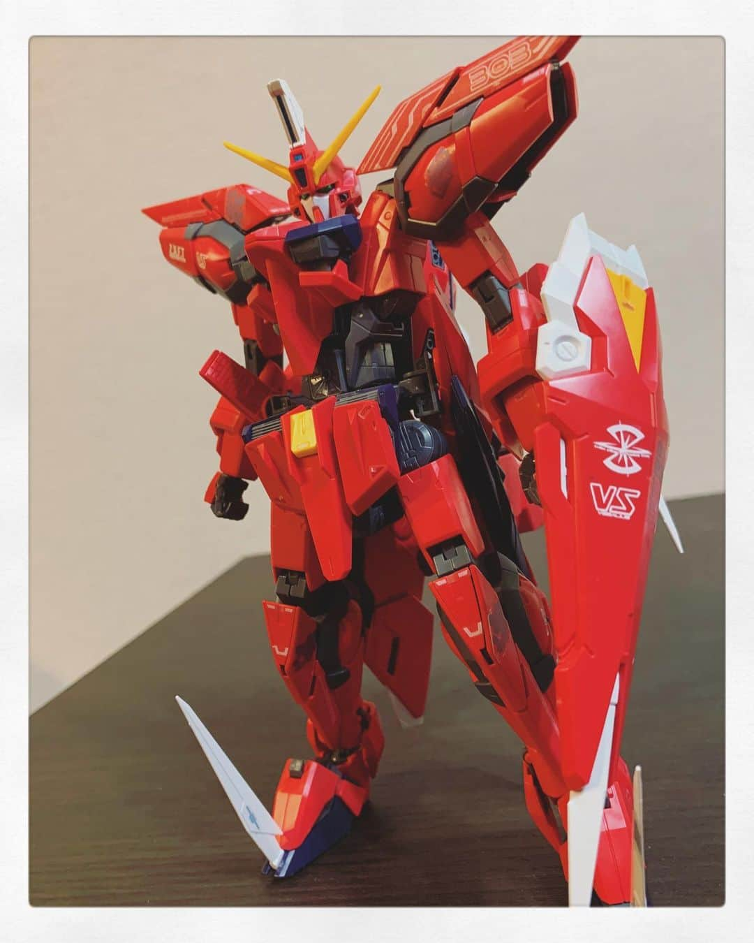 加賀楓さんのインスタグラム写真 - (加賀楓Instagram)「機動戦士ガンダムSEED イージスガンダム作りました^_^  加賀精一杯のかっこいいガンプラ写真。  #加賀楓 #モーニング娘20 #morningmusume20 #ガンダム #seed #ガンプラ #作った」9月13日 21時44分 - kaede_kaga.official