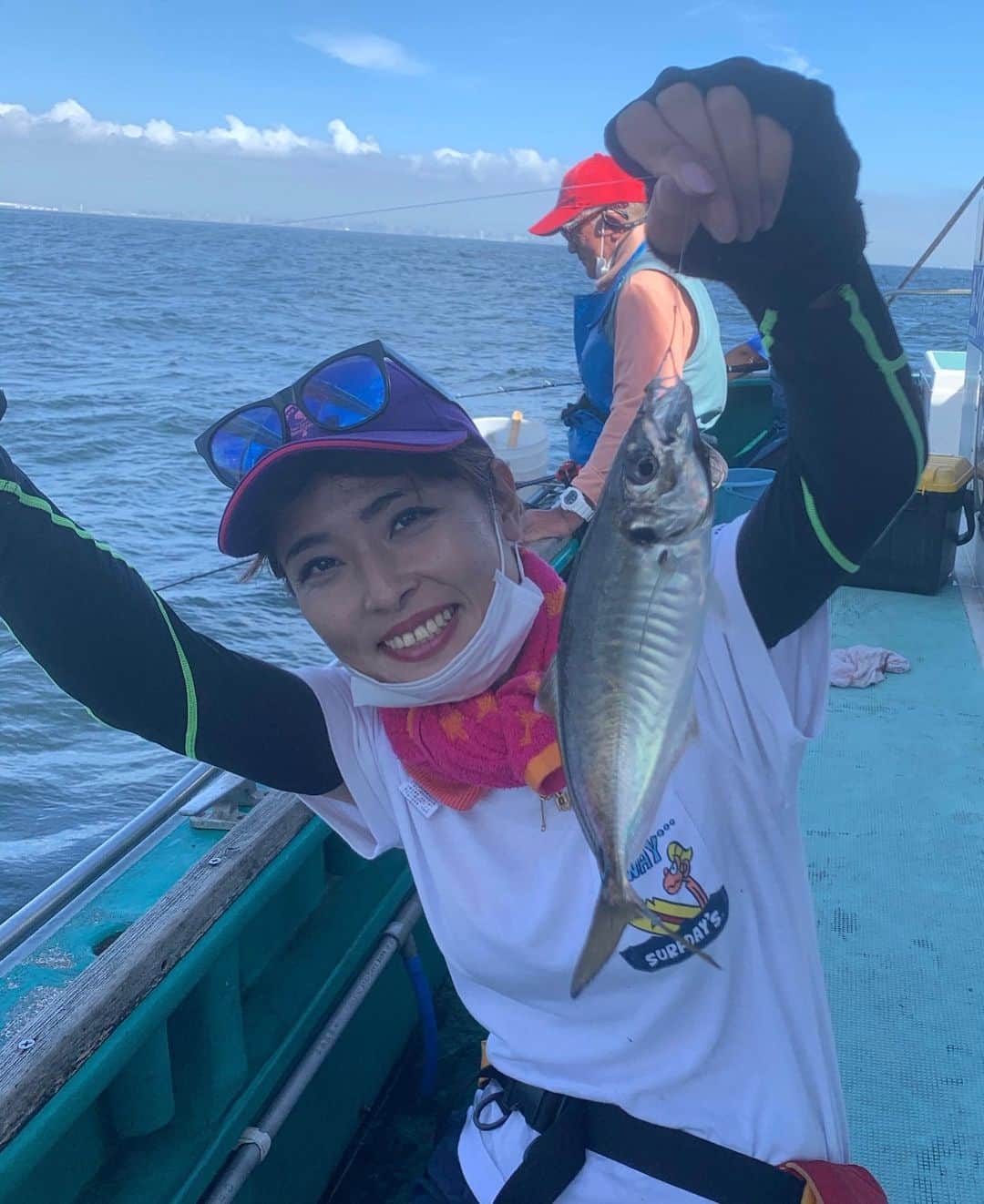 のインスタグラム：「先日の釣り取材、上げるの忘れとりましたー😭 夏のアジってなんでこんなにうまいのか？ ありがとう、海の恵み❤️  東京・羽田『かめだや』LTアジ釣り🎣  #釣り #かめだや #アジ #アジ釣り #釣り好きな人と繋がりたい #釣りガール #釣り女子 #釣り好き #釣りスタグラム」