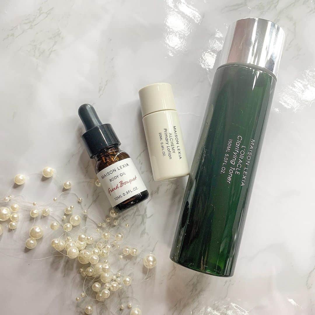 のインスタグラム：「My fav skincare products 🌿 本当によくて感動した〜 お肌もっちり！  オーザック最高🧚 ライン買いしたい  メチルパラベンやフェキシエタノールが入ってないものを選んでます🥰  男性にもオススメしたい🥺  ここ1ヶ月でジリジリ4kg増加しまったのだけれど何って肌荒れが🤷‍♀️  スキンケア変更！  @maisonlexia  #メゾンレクシア  #メゾンレクシアオラクル  @maisonlexia_online   @rmkofficial」