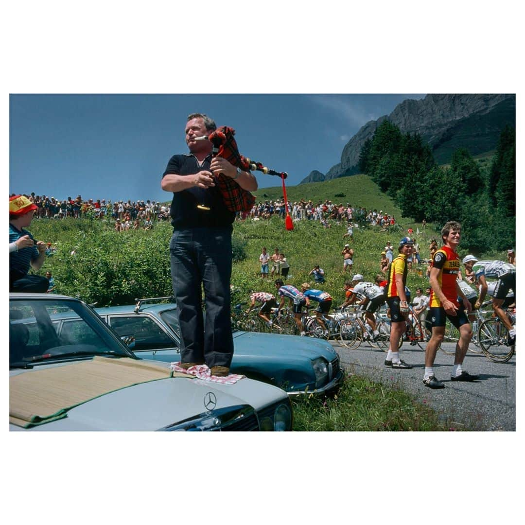 Magnum Photosさんのインスタグラム写真 - (Magnum PhotosInstagram)「“What interested me most was everything going around – the people waiting and the whole atmosphere, and the villages and the mountains and motorcycles going down at hundreds of kilometres an hour down the mountains… it was so exciting,” - Harry Gruyaert⁠ .⁠ In 1982 most of the Tour de France photographers were taking pictures for the newspapers, which at that time meant working in black and white.⁠ .⁠ Harry Gruyaert recognizes that he was fortunate not to have been ‘attached’ to the Tour, a role that would have required him to cover all the action – the sprints, the finishing lines, the podium.⁠ .⁠ As the Tour de France 2020 enters its final week, we look back to Harry Gruyaert's images of the event from 1982. Link in bio.⁠ ⁠ PHOTO: A lone piper on the road to Alpe d’Huez. Two Belgian supporters in Raleigh colours await their team.⁠ .⁠ © #HarryGruyaert/#MagnumPhotos」9月13日 22時01分 - magnumphotos