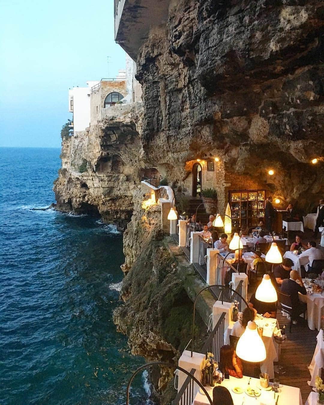 Padgramさんのインスタグラム写真 - (PadgramInstagram)「Who would you like to have lunch here with?🥂🍽🍨 Congrats @virginiabartolucci .  .  #planetgo #planetearth #planet #pgstar #pgdaily #pgcounty #polignanoamare #italy #europe」9月13日 21時52分 - planet.go