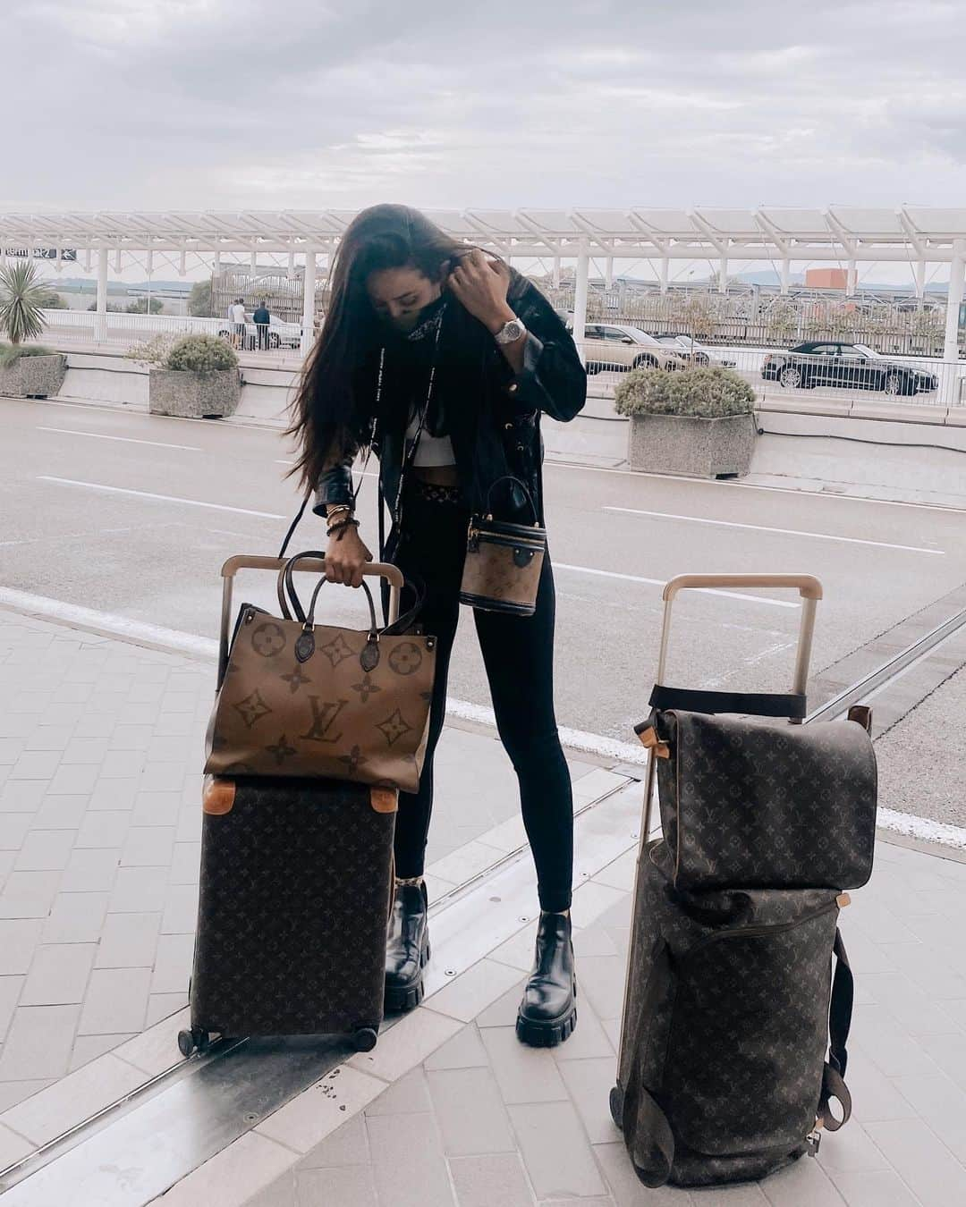 Tamara Kalinicさんのインスタグラム写真 - (Tamara KalinicInstagram)「Travel picture for insta vs reality 😷 The only thing always glam is my luggage @louisvuitton」9月13日 21時53分 - tamara