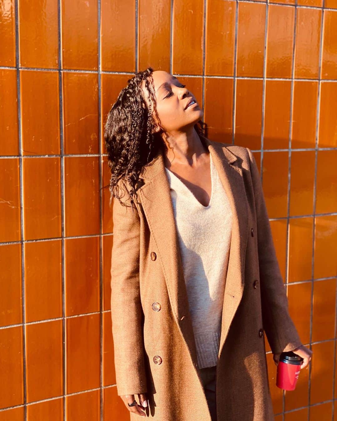 アジャ・ナオミ・キングのインスタグラム：「Singin’ Brown Skin Girl ❤️」